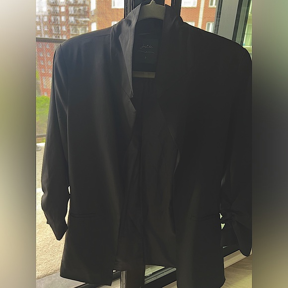 Blazer - Picture 3 of 7